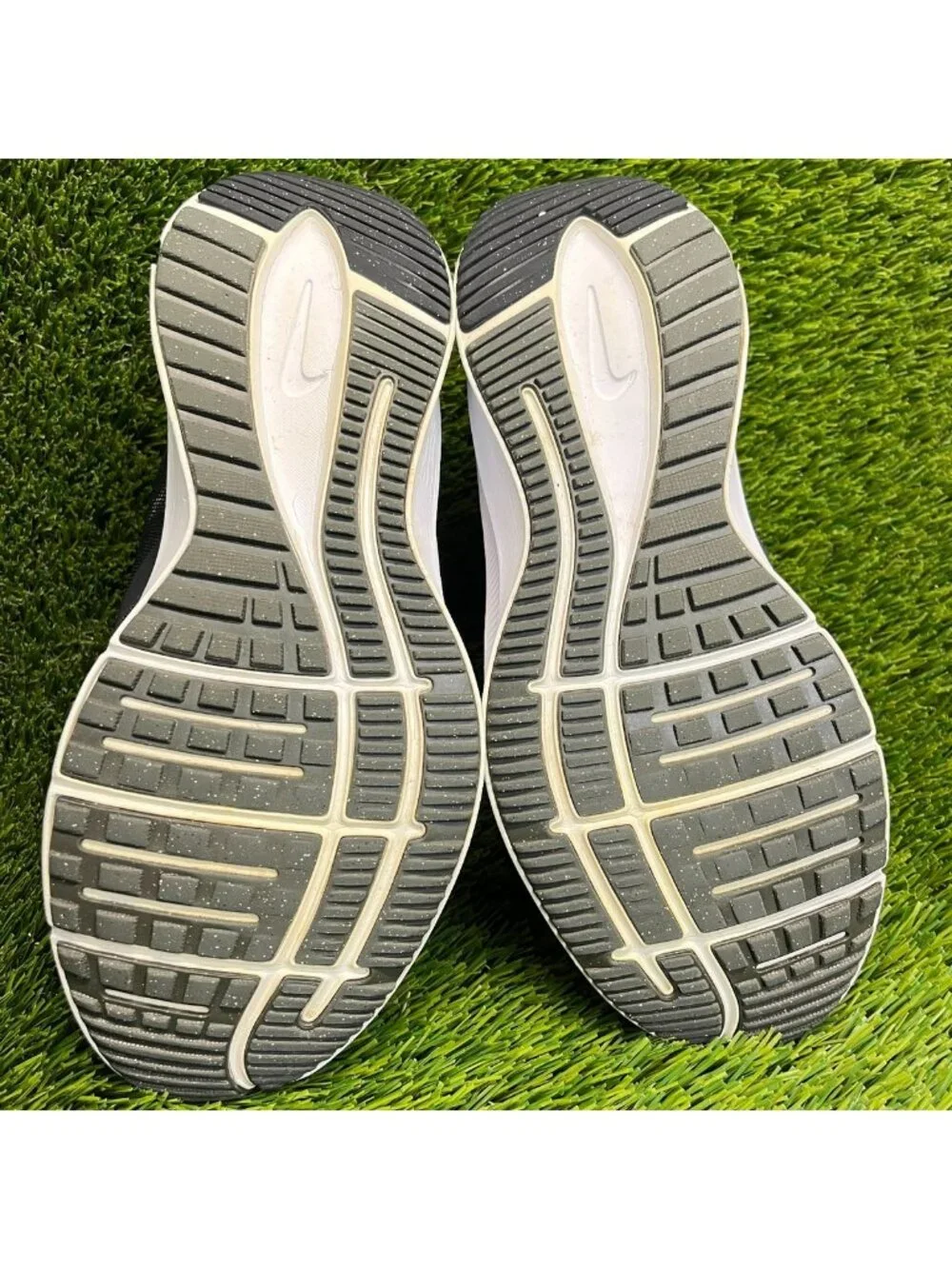 Nike Quest 3 Womens Size 9 Black White Athletic Running Walking Shoes Sneakers